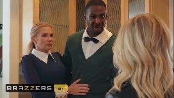 Negão safado comendo a filha de sua esposa