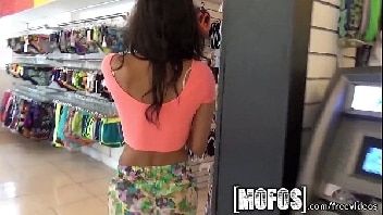 Novinha safadinha dando a buceta apertada pro pauzudo que come bem gostoso sua xota