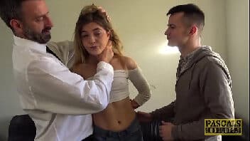 Xxx porno adolescente perfeita dando uma trepada sensacional na piroca dos canalhas