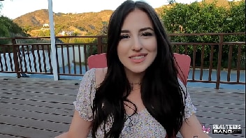 Cunhadinha safada mostrando a bucetinha e depois tomando gostoso Cunhadinha safada mostrando a bucetinha e depois tomando gostoso