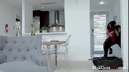 Sexo selvagem morena levando com pressão na xoxota