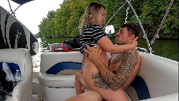 Porno caseiro passeando de lancha e dando a buceta Porno caseiro passeando de lancha e dando a buceta