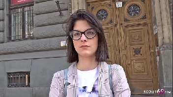 Sexo porn com novinha puta de óculos