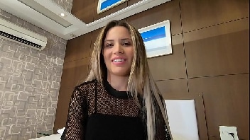 Vibrador grande deixando a branquinha louca de tesão Vibrador grande deixando a branquinha louca de tesão